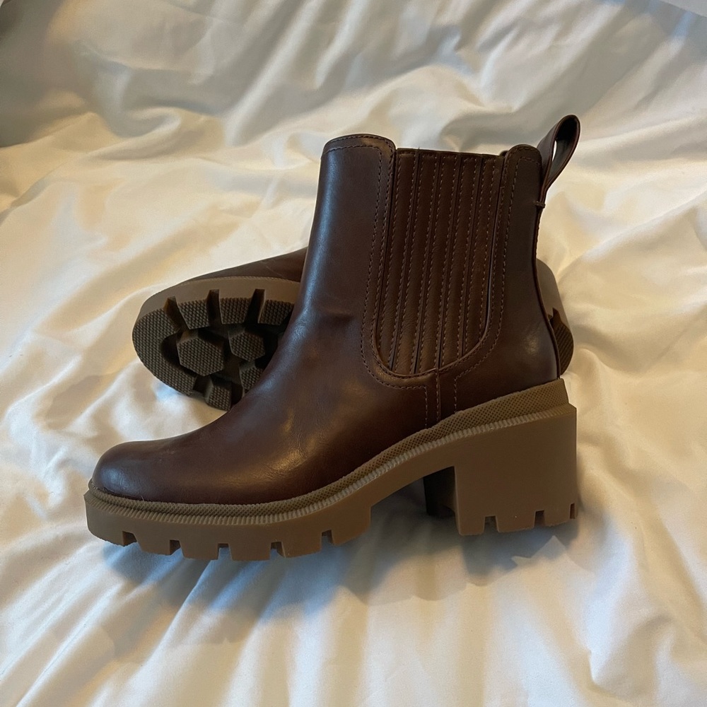 Woman’s Chelsea Boot
